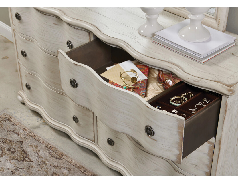 HELENE SIX DRAWER DRESSER - CRÈME Room Scene 3